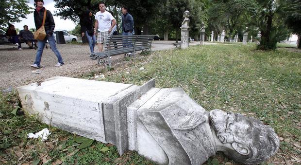 Roma, vandali al Gianicolo: distrutti i busti dei patrioti