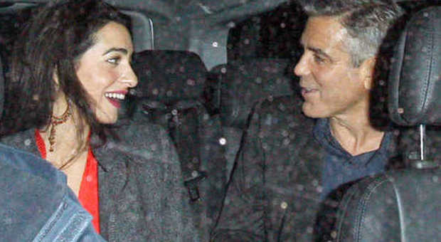 George Clooney con una ragazza misteriosa a Londra