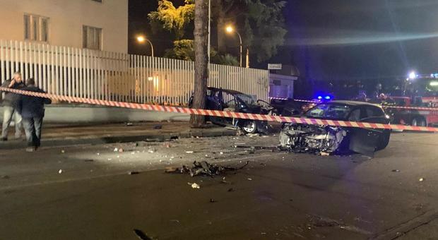 Terribile incidente stradale nella notte: morta 17enne, sette giovani feriti nel Napoletano