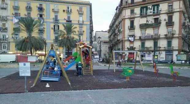 Napoli. Con i soldi confiscati ai parcheggiatori un parco giochi in piazza Nazionale