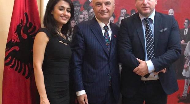 I registi Stefania Capobianco e Francesco Gagliardi insieme al presidente della Repubblica D'Albania Illir Meta