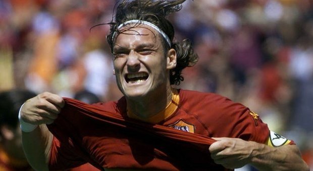 17 giugno 2001: Francesco Totti ha segnato il gol dell'1-0 al Parma nel giorno dello scudetto. Con il fantacalcio di Piutre tutto questo può ridiventare realtà