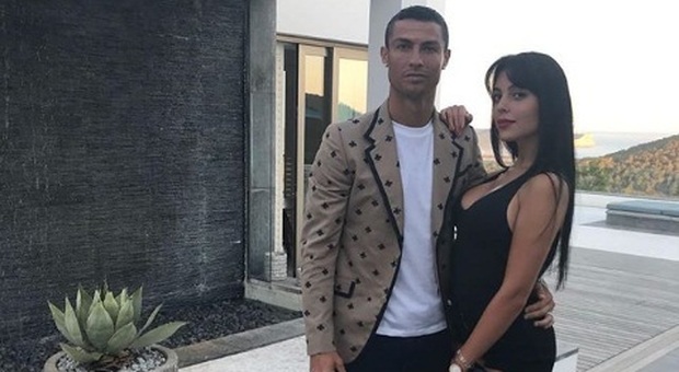Cristiano Ronaldo sempre più innamorato della sua Georgina: «Vacanze con amore»
