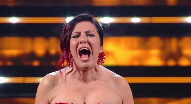 Festival di Sanremo 2021, Antonella Ferrari l'attrice con la sclerosi multipla racconta la sua storia sul palco dell'Ariston