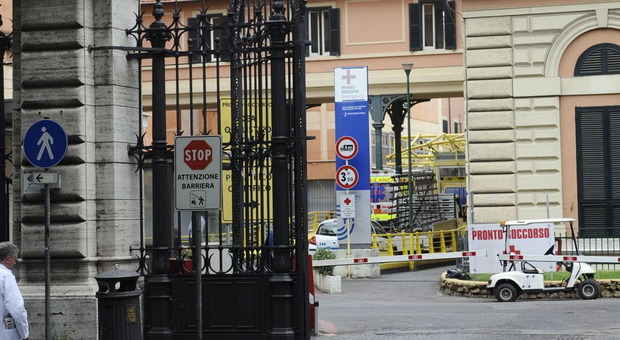 Roma, infermiera aggredita da una coppia nel parcheggio del pronto soccorso dell'Umberto I. «Trascurate nostro figlio»