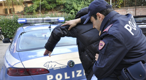Ex calciatore arrestato con 35 chili di droga in casa, Montenero nei guai assieme a un 49enne romano