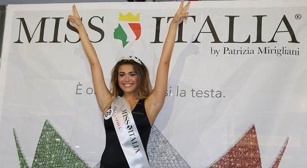 Miss Italia, il sogno di Andrea Paola: prima nella tappa del centro commerciale Jambo1