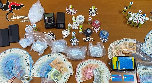 Sette etti di cocaina e 20mila euro in contanti: arrestato spacciatore