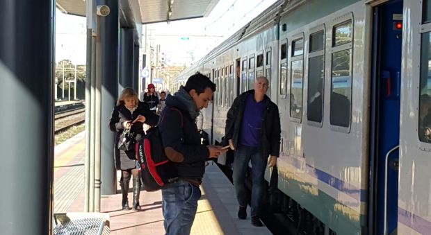 Roma-Napoli, guasto sui binari: treni cancellati e ritardi fino a 80 minuti
