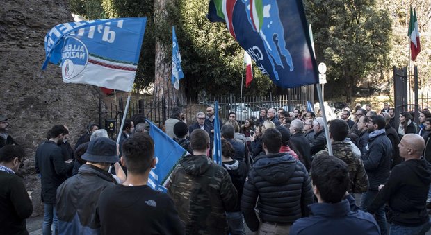 Colle Oppio, Fratelli d'Italia: «Denunciamo la Raggi per i sigilli alla sede»