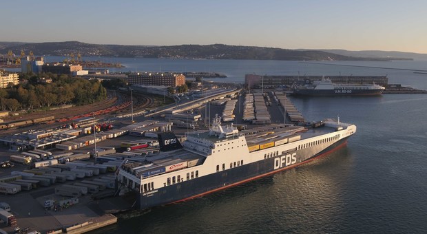 Chirurgia navale: approdato in Porto il traghetto "allungato" di 30 metri