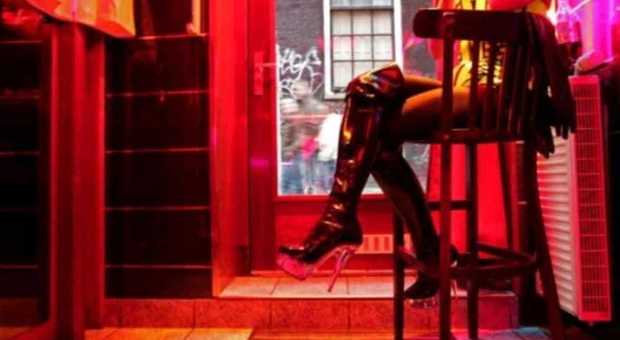 Adescate sul web e sfruttate come prostitute nei centri massaggi: arresti anche in Puglia