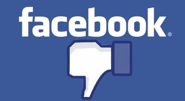 Facebook non funziona e i cittadini allertano la Polizia che twitta: «Per favore non chiamate»