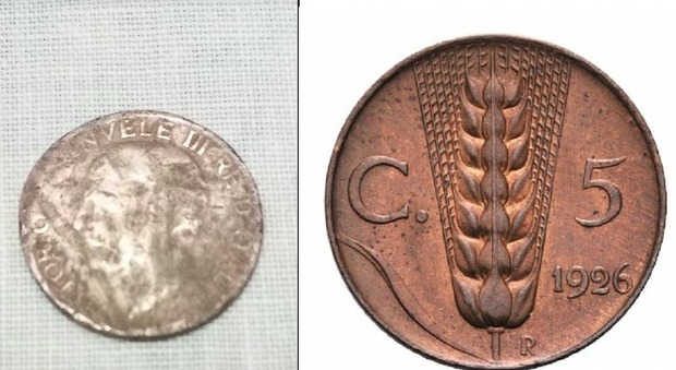 A sinistra la monetina trovata sul Vesuvio,a destra la monetina come era in origine
