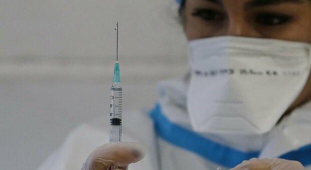 Vaccino, la Spagna terrà un registro con i nomi di chi lo rifiuta