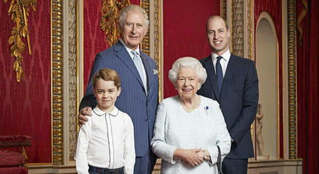 «La regina Elisabetta lascerà il trono entro un anno». Ma Carlo potrebbe non diventare mai re