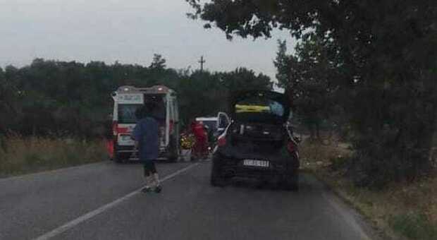 Incidente stradale sulla Falerina: auto si ribalta, coppia in ospedale