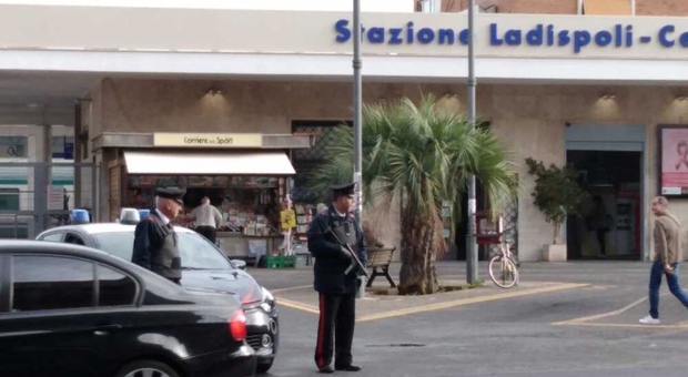 Carabinieri in servizio alla stazione di Ladispoli