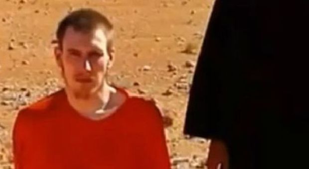 Isis, decapitato l'ostaggio americano Peter Kassig. Sgozzati in massa i soldati siriani