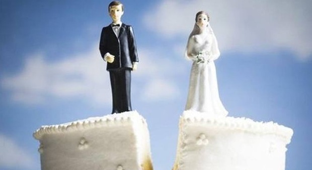 Cassazione: chi tradisce per primo ha causato la fine del matrimonio