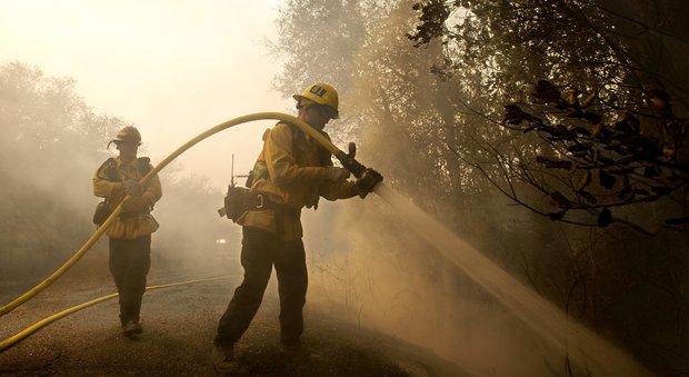 California in fiamme, i morti salgono a 31. Oltre 400 dispersi