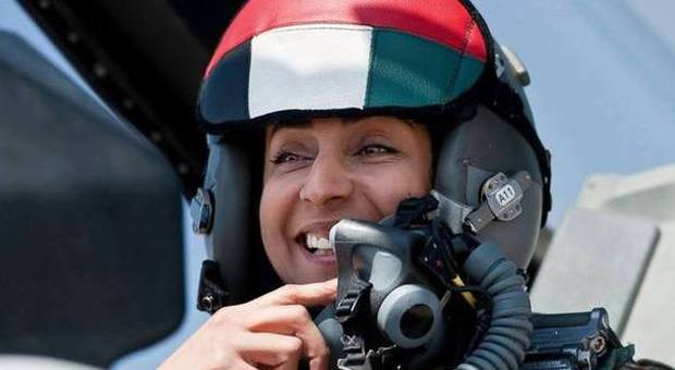 Mariam, la prima donna araba arruolata contro l'Isis. La gaffe in tv: "Tette a bordo"