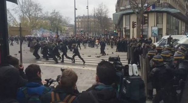 Marcia globale clima, a Parigi scontri polizia-manifestanti: 208 fermati