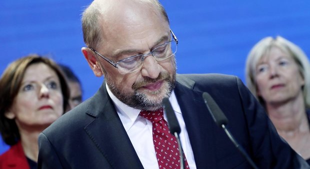 Germania, Schulz: finita alleanza con Merkel, difenderemo il Paese dall'estrema destra