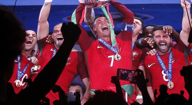 Cristiano Ronaldo con la Coppa