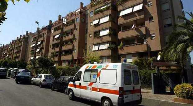 «In coma per la caduta dalla barella dell'ambulanza», la denuncia dei familiari di una pensionata a Catanzaro