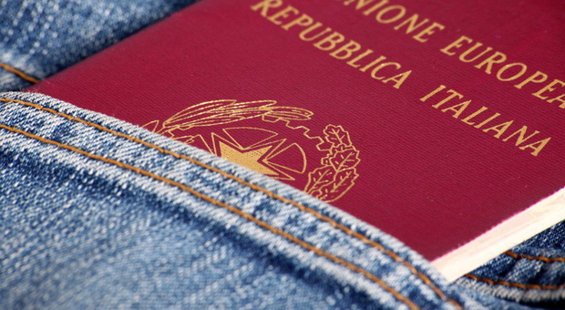 Doppio passaporto ai sudtirolesi: svolta di Vienna, a settembre la legge