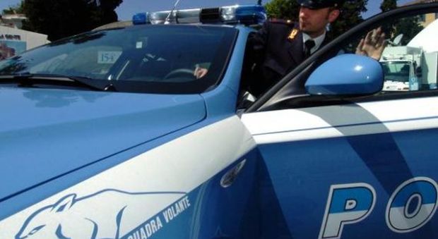 Corriere arrestato in superstrada: «Nel cofano 6 chili di droga»