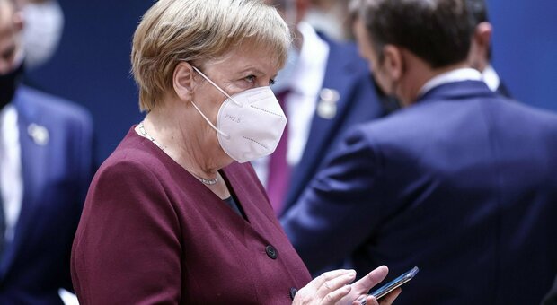 Covid, Merkel ai tedeschi: «State a casa, fase grave: si decide il Natale». Oggi 7.830 contagi