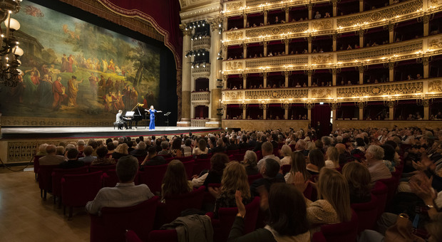 Il soprano Maria Agresta sola sul palco del San Carlo per lo sciopero dell’orchestra
