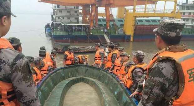 Cina, traghetto affonda nel fiume Yangtze: 5 morti e 435 dispersi