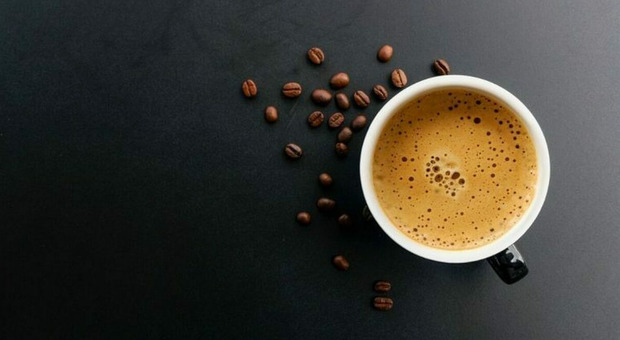 Test della tazza di caffè ai colloqui di lavoro, è bufera sui social: «indice di una cultura del lavoro tossica»