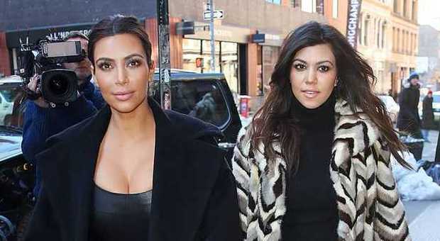 Sorelle Kardashian contro l'uso delle pellicce mostrano scritta provocatoria