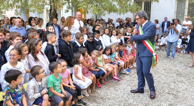 Il sindaco di Rovigo Bergamin tra i bambini