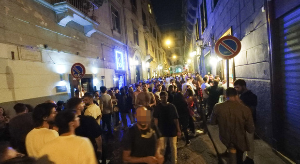 Covid a Napoli, bar aperto oltre l'orario consentito: 800 euro di multa
