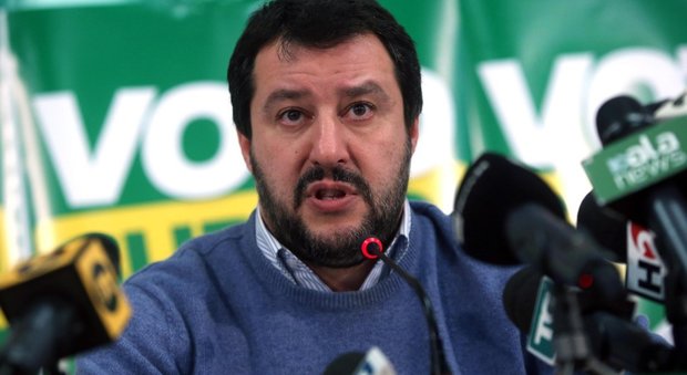Napoli, la Mostra d'Oltremare chiude a Salvini. La sfida del leader della Lega: non è dittatura, sarò in piazza