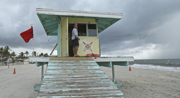 Uragano Dorian verso Miami, 80mila italiani nel sud-est della Florida: «Preparati al peggio»