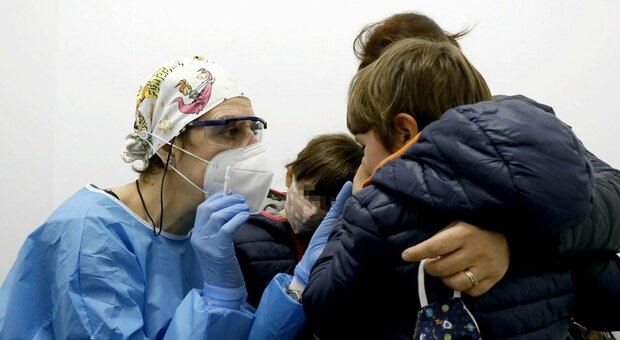 Boom influenza, in Veneto sfiorati 80mila casi in 7 giorni: i sintomi vanno dalla febbre alta all'astenia. «Vaccinate bimbi e fragili»