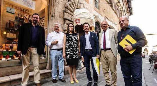 Il centro storico perde la libreria Betti ma con Uj ritrova il Caffé di Perugia