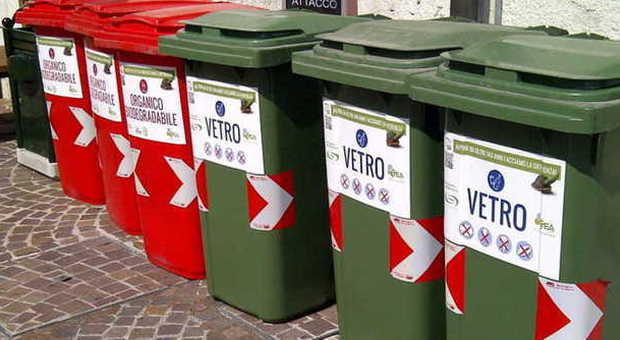 RIFIUTI - I contenitori distribuiti in città per l'Adunata