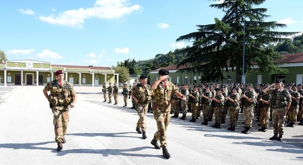 Cambio della guardia al battaglione "Piceno"