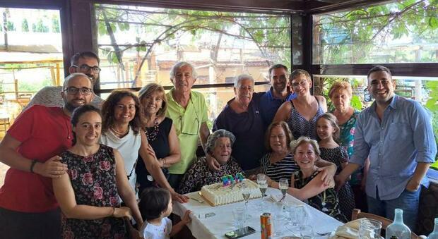 Santina Pasquali festeggia i 100 anni con la famiglia