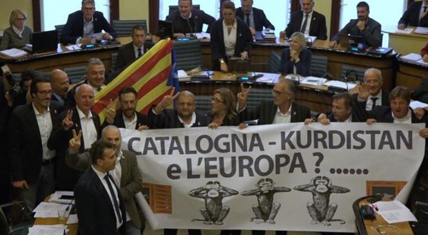 La manifestazione pro-Catalogna nell'aula del Consiglio regionale del Veneto