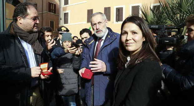 Valeria Baglio in visita al ghetto. Con Riccardo Pacifici