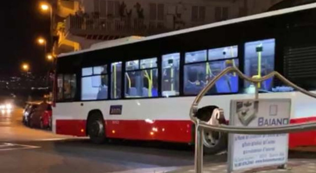 Napoli, 84enne muore dopo brusca frenata di un bus Anm: maxi risarcimento per la famiglia