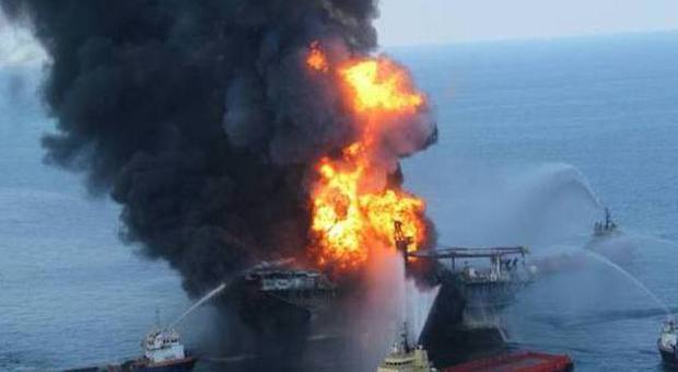 Esplosione su una piattaforma petrolifera: tre morti e una decina di feriti in Brasile